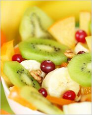 gyümölcs- és bogyósaláta a lusták étrendjében