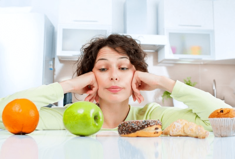 egészséges és egészségtelen ételek a fogyás során